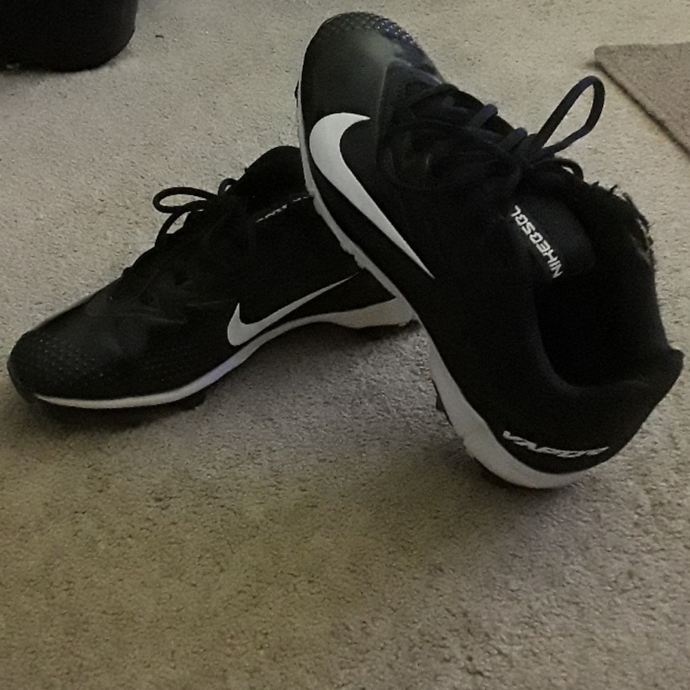 Baseball cleats - Picture 2 of 2